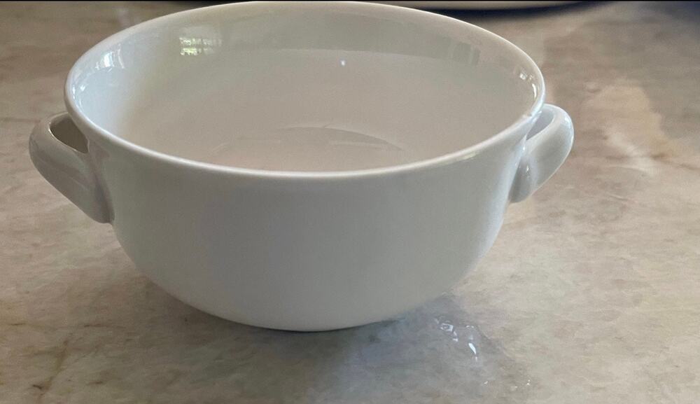 Villeroy & Boch white porcelain soup bowl double handles 4-1/4”